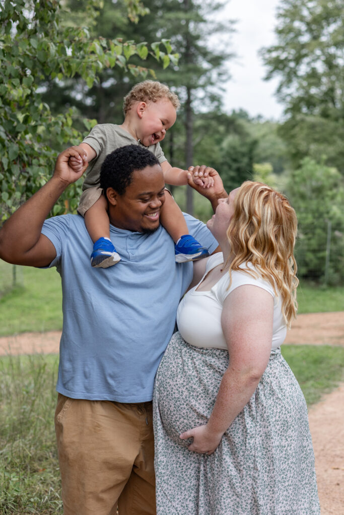 Maternity photo at Schmeeckle Reserve